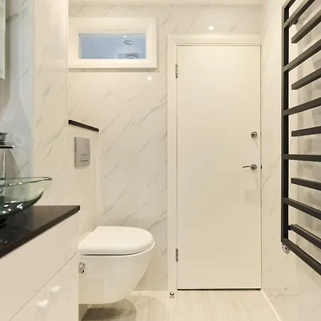 The Kingswood Place - Modern 2Bdr With Terrace